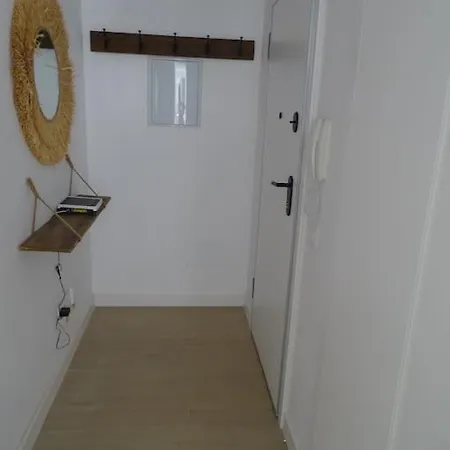 Large Terrace Beach-side Apartamento