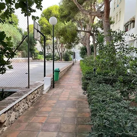 Апартаменти Large Terrace Beach-side *